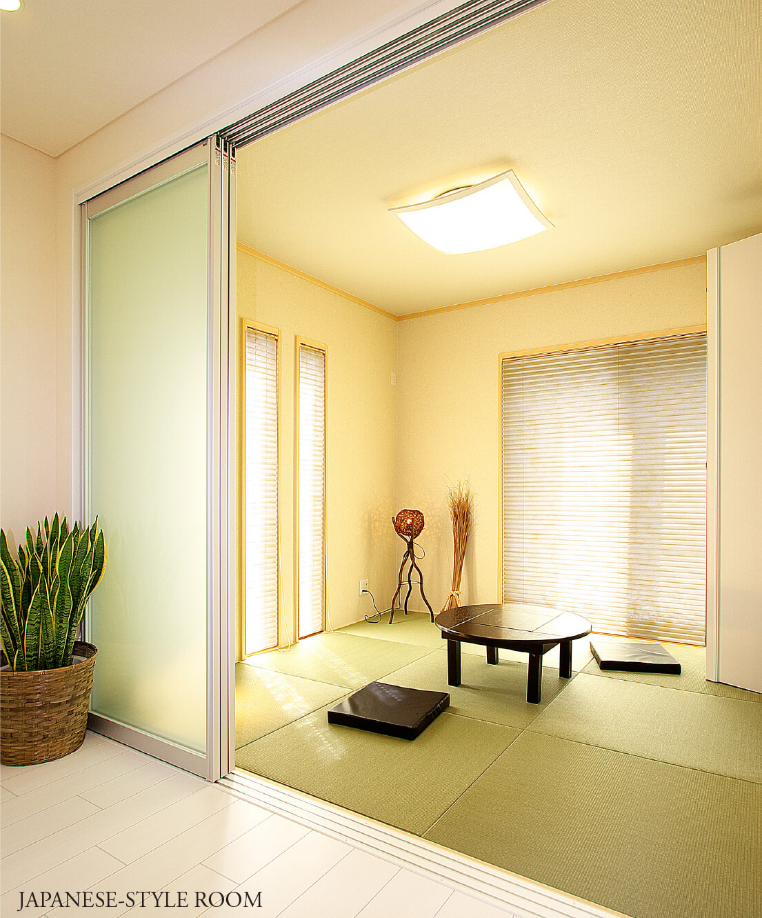 JAPANESE-STYLE ROOM